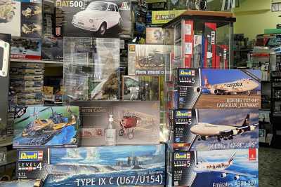 Auto, treni, aerei, navi: � l'arte del modellismo. �Ma il mercato online lo sta uccidendo�